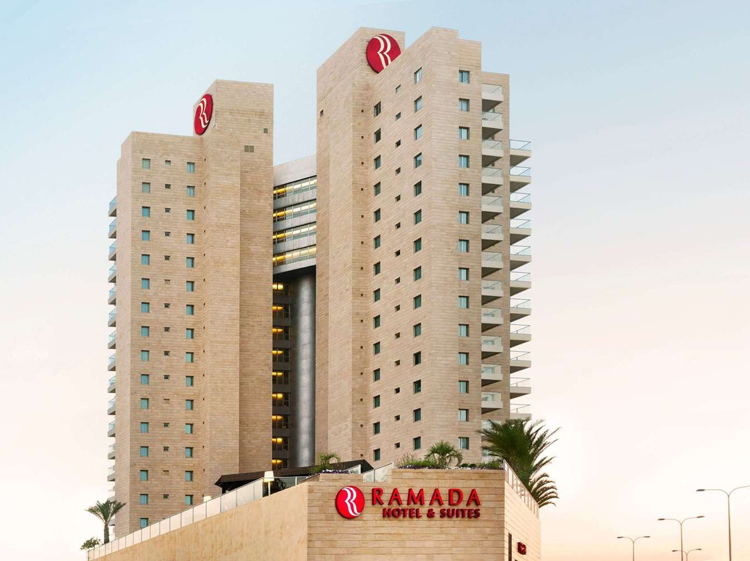 Ramada Hotel & Suites by Wyndham Netanya主图