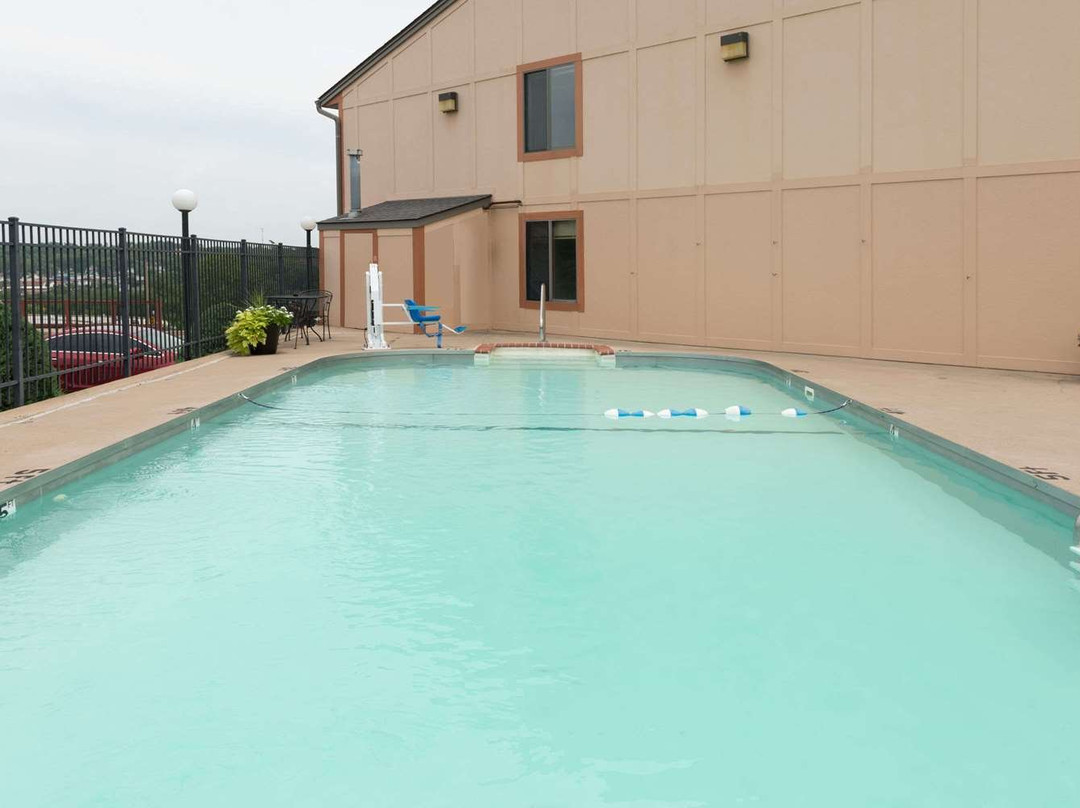 Super 8 by Wyndham Hannibal主图