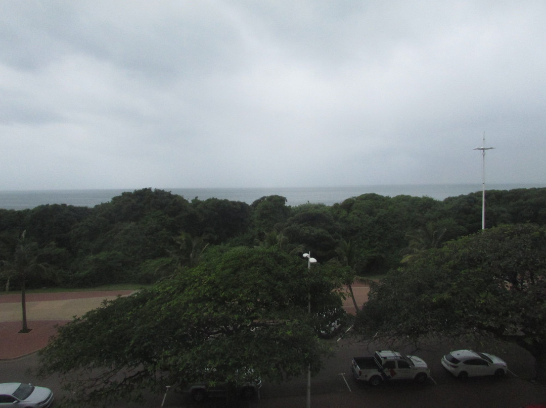 贝莱尔套房酒店主图