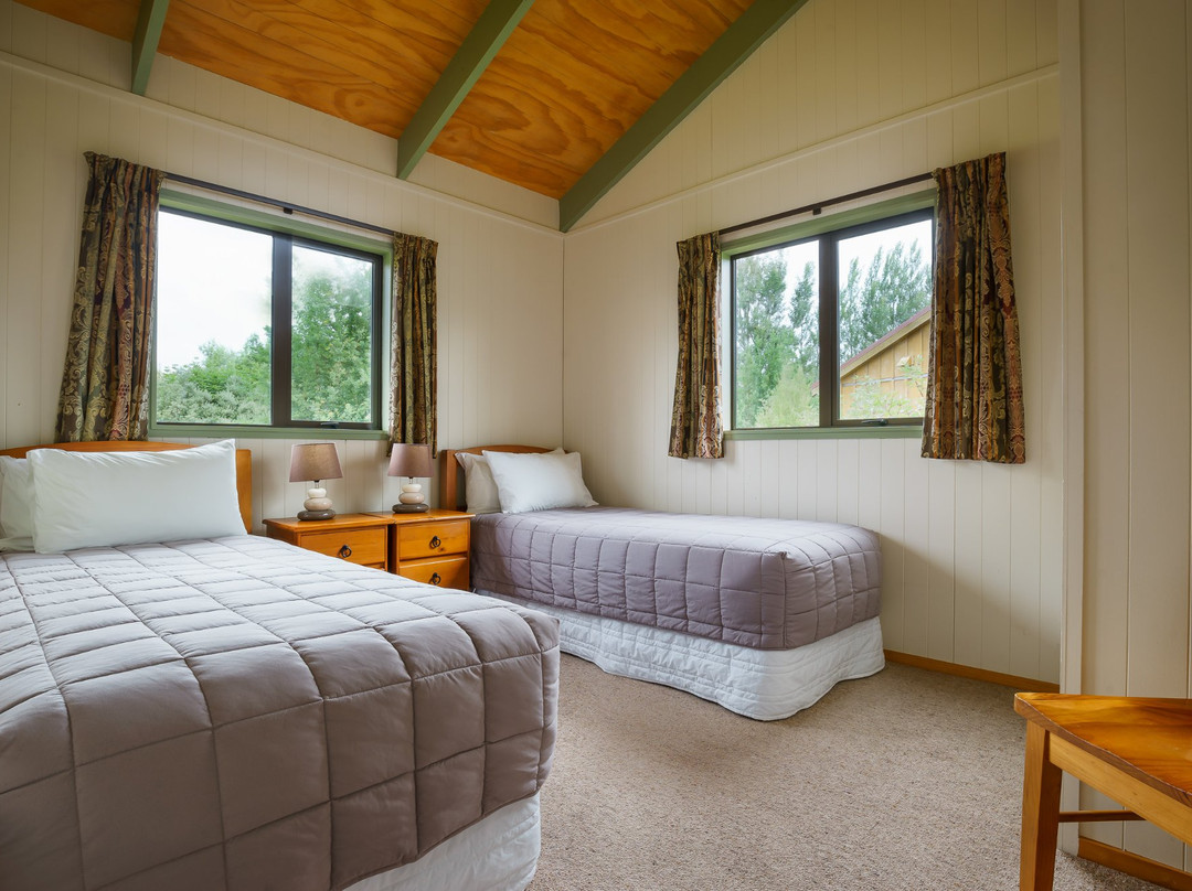 隆伯恩小屋主图