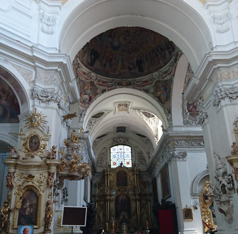 Church of the Blessed Virgin Mary and St Nicholas-Lad必去景点