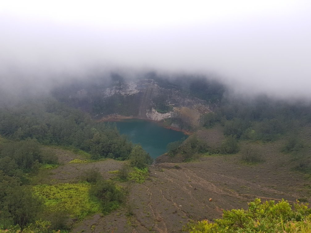Kelimutu Lake (Tri-Color Lake)景点图片