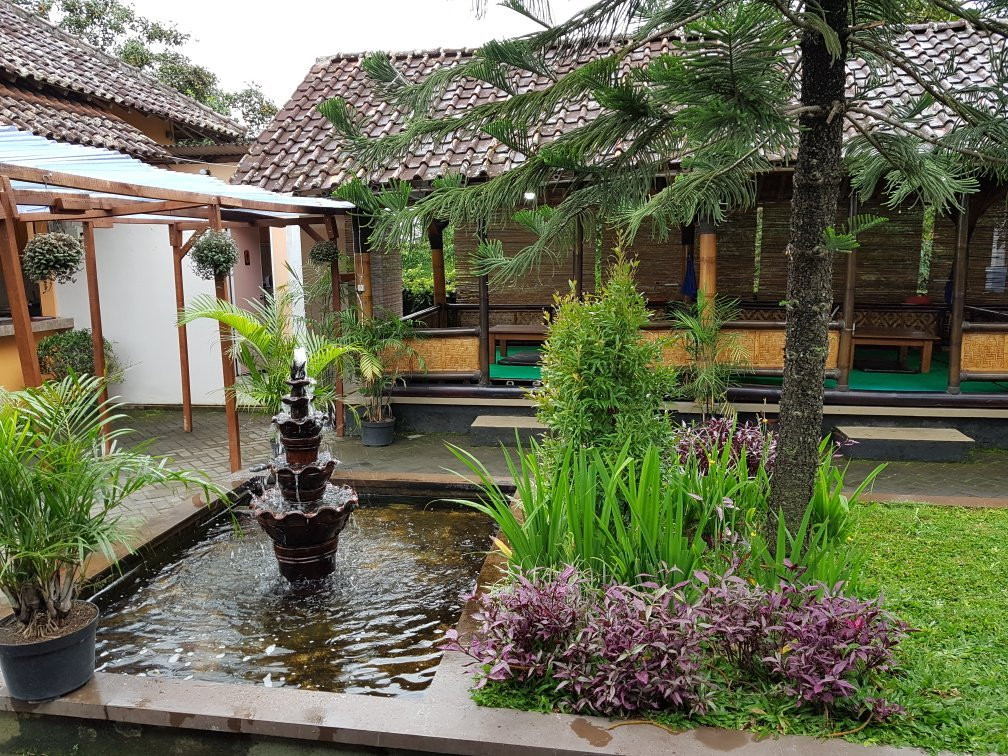 Sambirejo餐馆和美食-Gubug Lestari 88