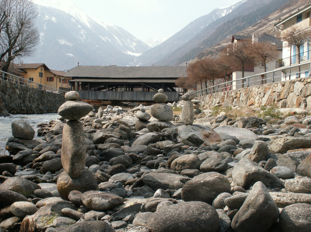 Pont de la Bâtiaz景点图片