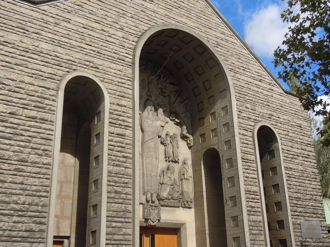Sainte-Jeanne-de-Chantal Church景点图片