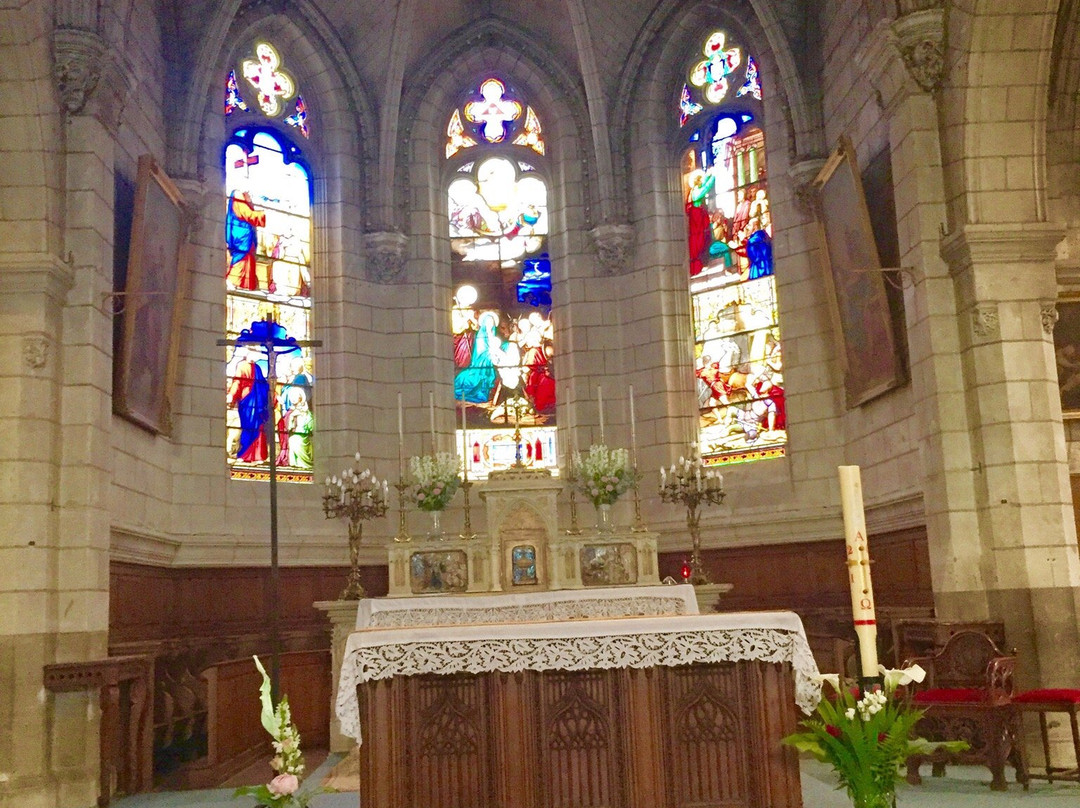 Eglise Saint-Pierre ville-图尔必去景点