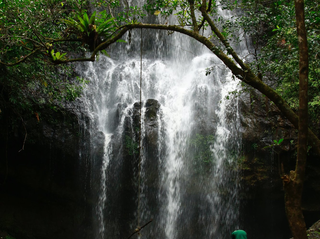 Luu Ly Waterfall景点图片