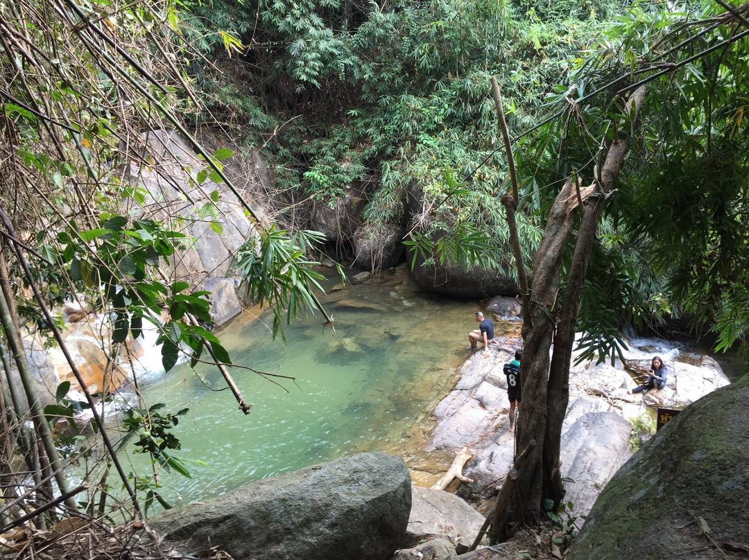 Krathing Waterfall景点图片