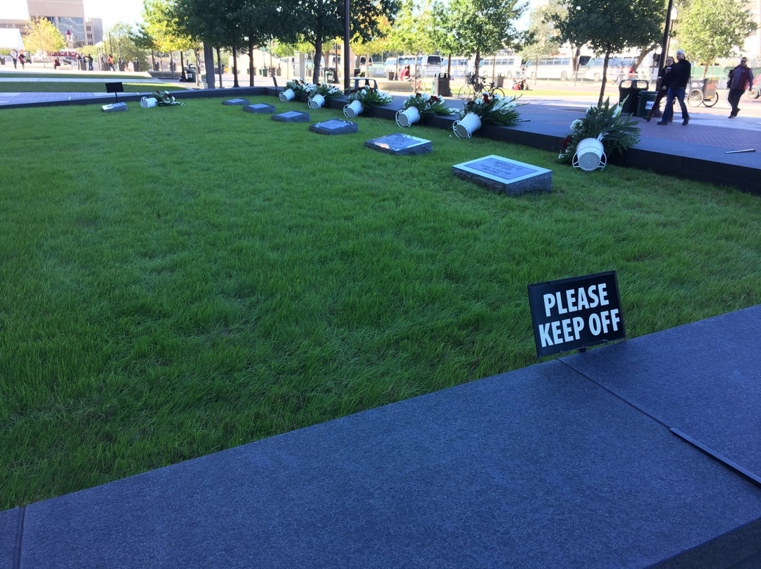 Reveille Gravesite-大学城必去景点