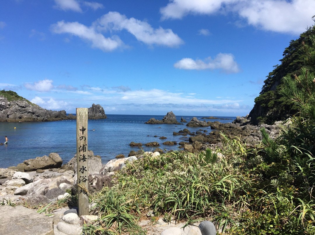 Naka no Ura Beach-式根岛必去景点