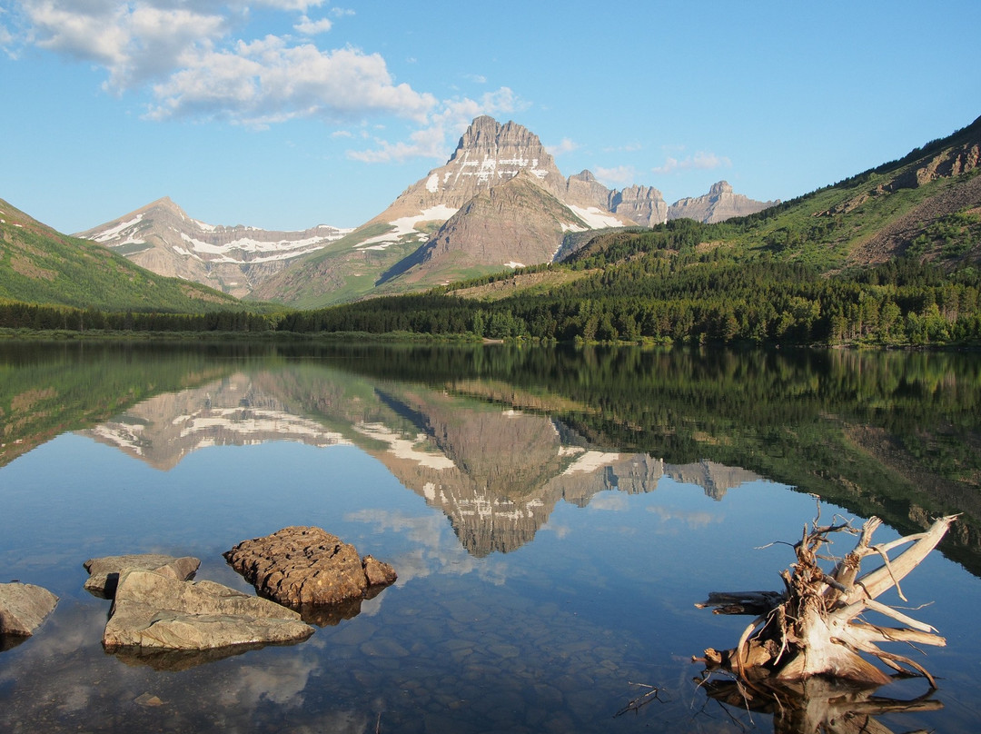 Many Glacier Lodge