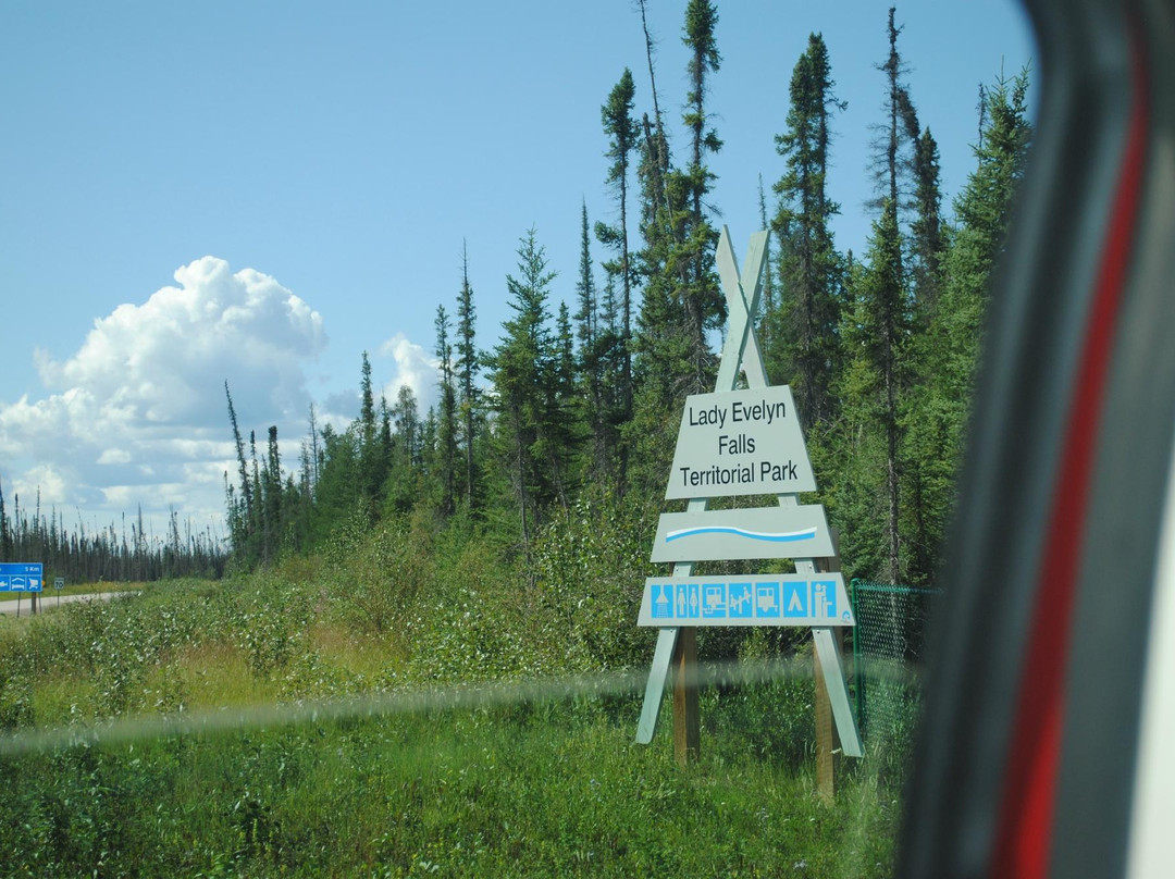 Lady Evelyn Falls Territorial Park-Kakisa必去景点