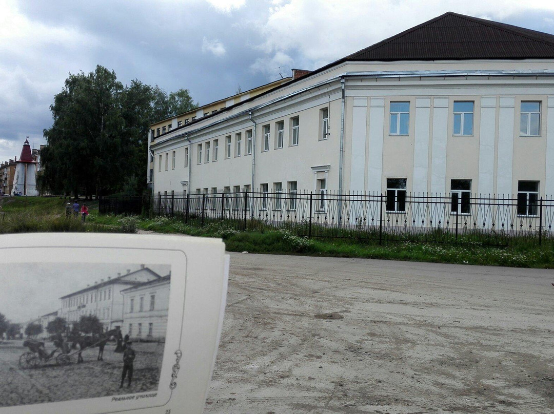 Obelisk 800 Years of Velikiye Luki-Velikiye Luki必去景点