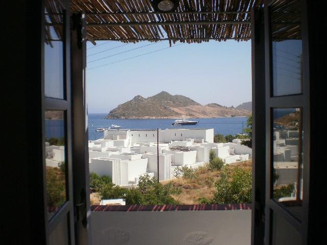 Captain Manos Studios主图