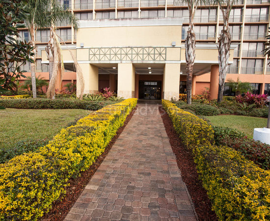 Holiday Inn & Suites 主门东