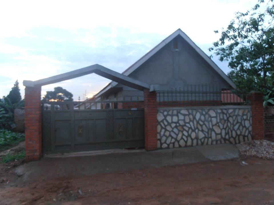 Uganda Adventures Home