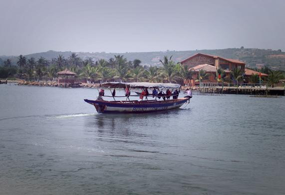 Bojo Beach-阿克拉必去景点