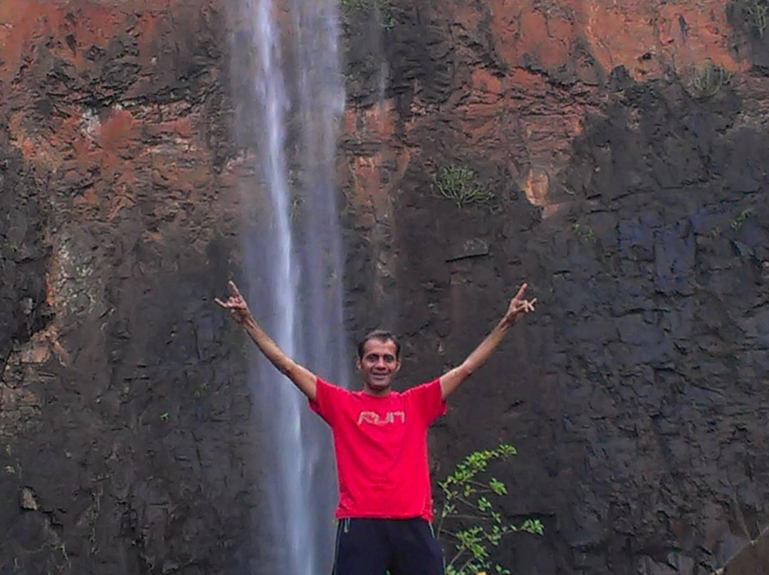 Sawatsada Waterfall景点图片