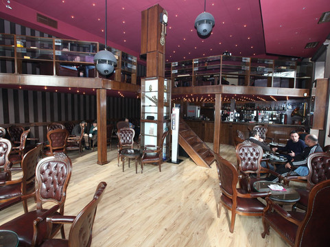 Bourbon Cocktails & Coffee-康斯坦萨必去景点