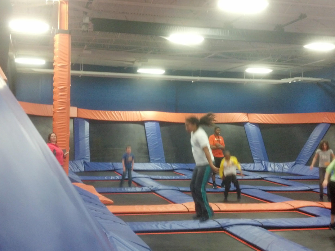Sky Zone Trampoline Park景点图片