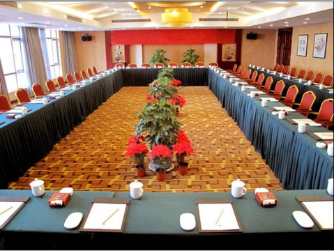 巴山夜雨总督府大酒店主图