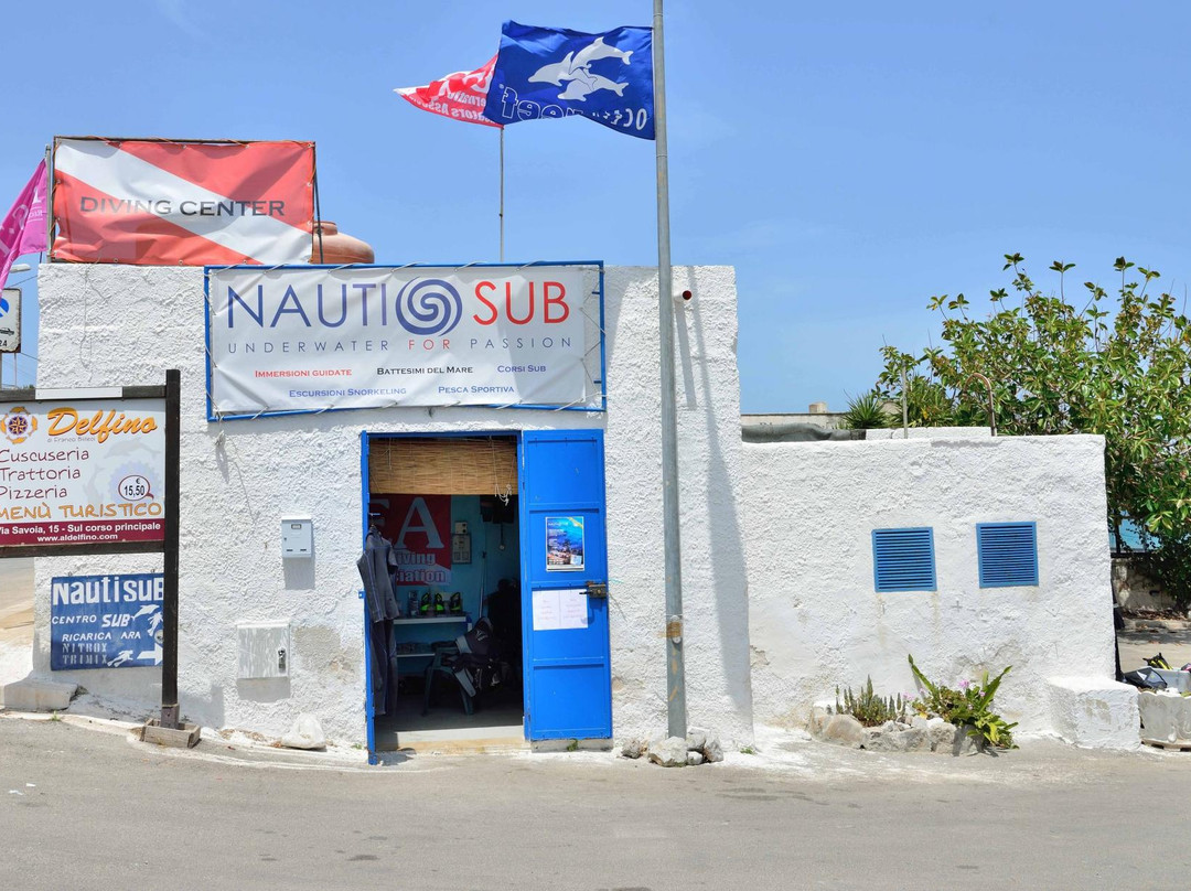 Nautisub Diving Center景点图片