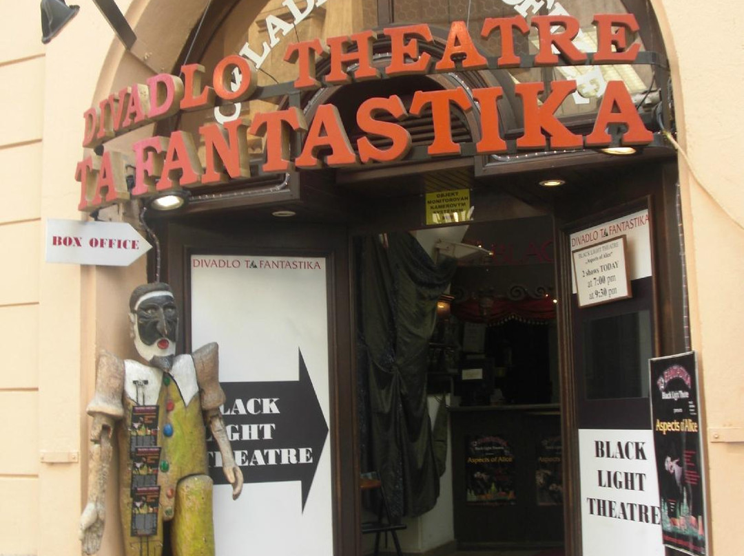 Ta Fantastika Black Light Theatre-布拉格必去景点