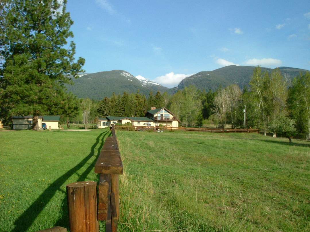 The Cabins at Deer Crossing主图