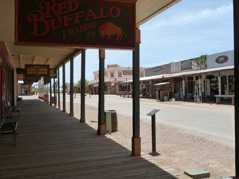 E Allen St-墓碑镇必去景点