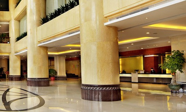 圣德堡酒店主图