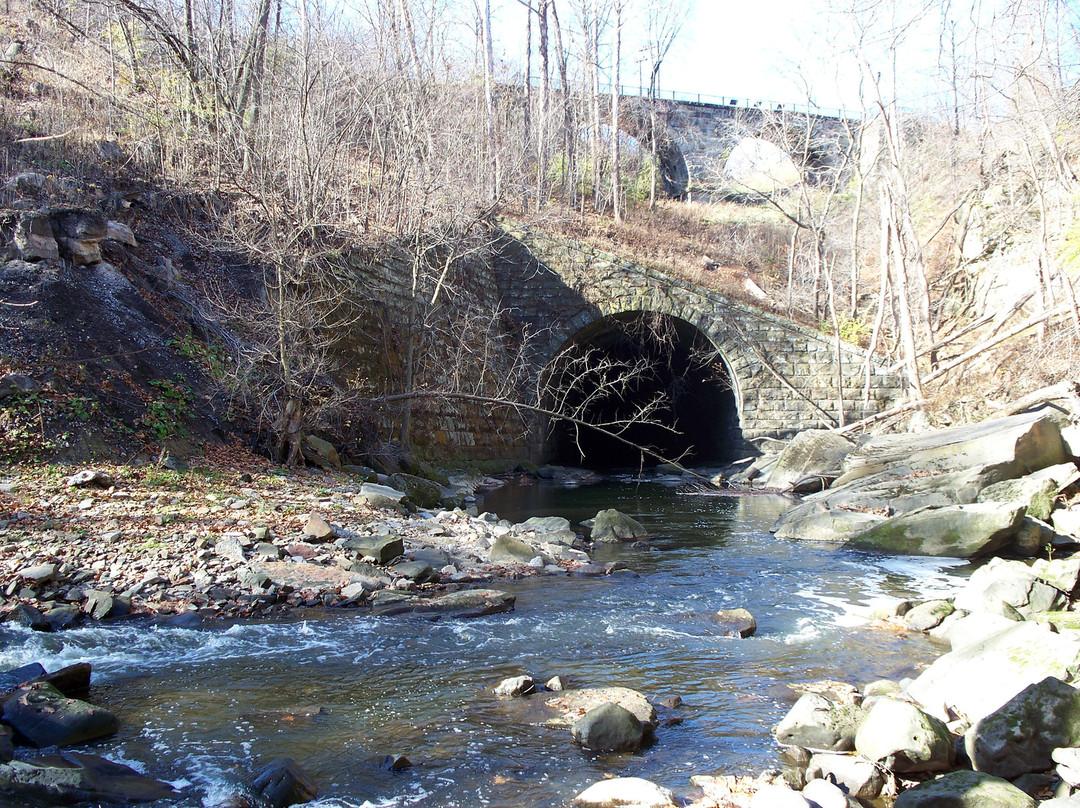 Tinkers Creek Viaduct Park-Bedford必去景点