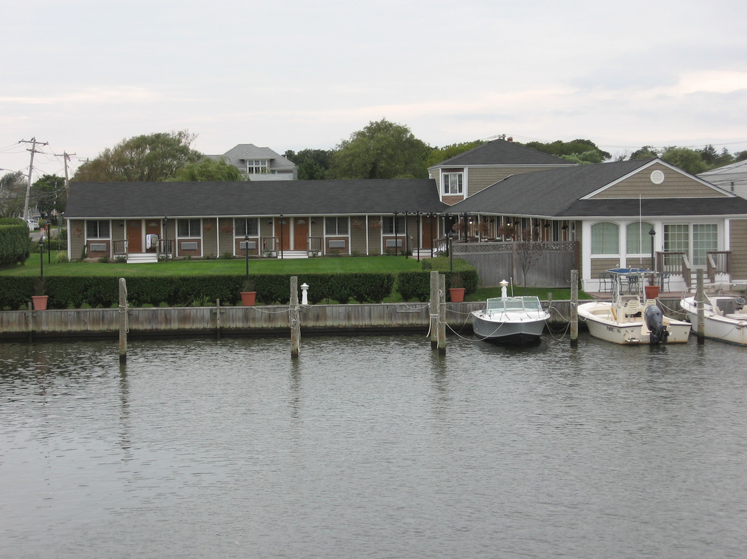 Land's End Motel主图