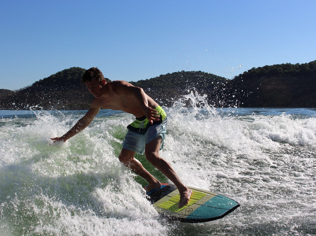 4 Lakes Waterski School-斯温顿必去景点