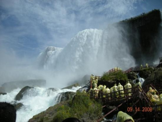 Journey Behind the Falls-尼亚加拉大瀑布必去景点