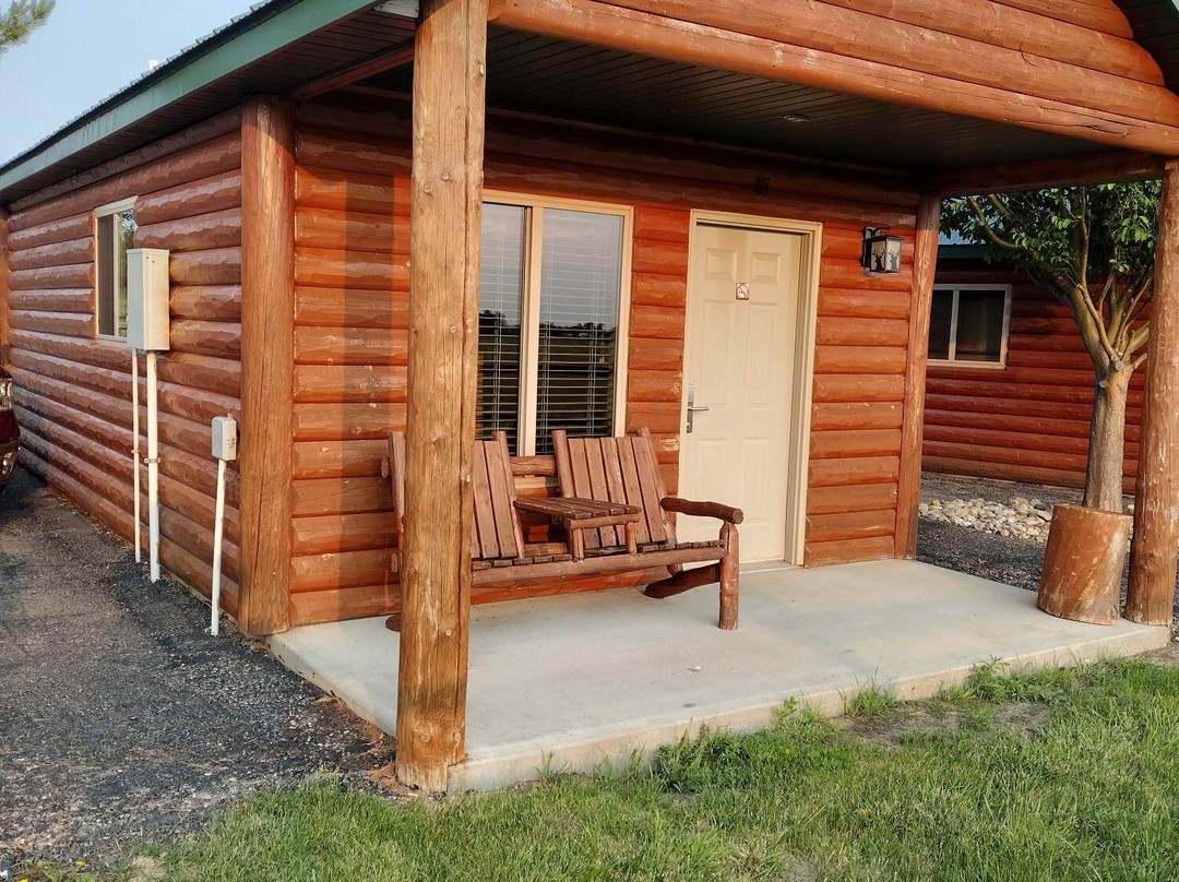 Frontier Cabins Motel主图
