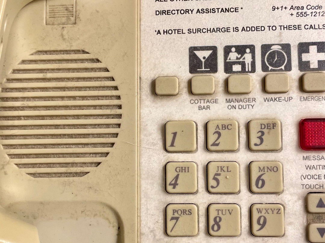 兰普莱特套房酒店主图