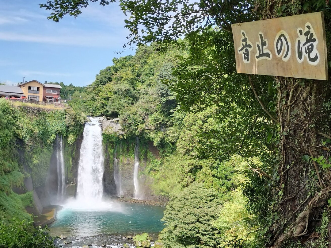 Otodome Waterfall景点图片