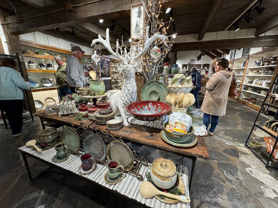 Pigeon River Pottery-皮金福奇必去景点