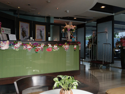 曼谷阿莫拉尼欧拉克斯套房酒店主图