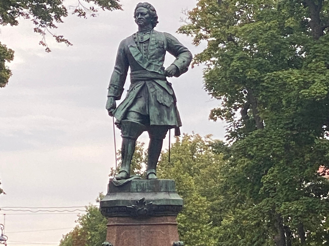 Monument to Peter the Great the Founder of Kronstadt景点图片