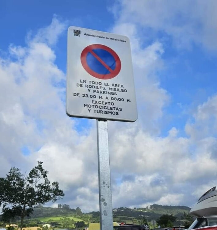 Playa De Rodiles景点图片