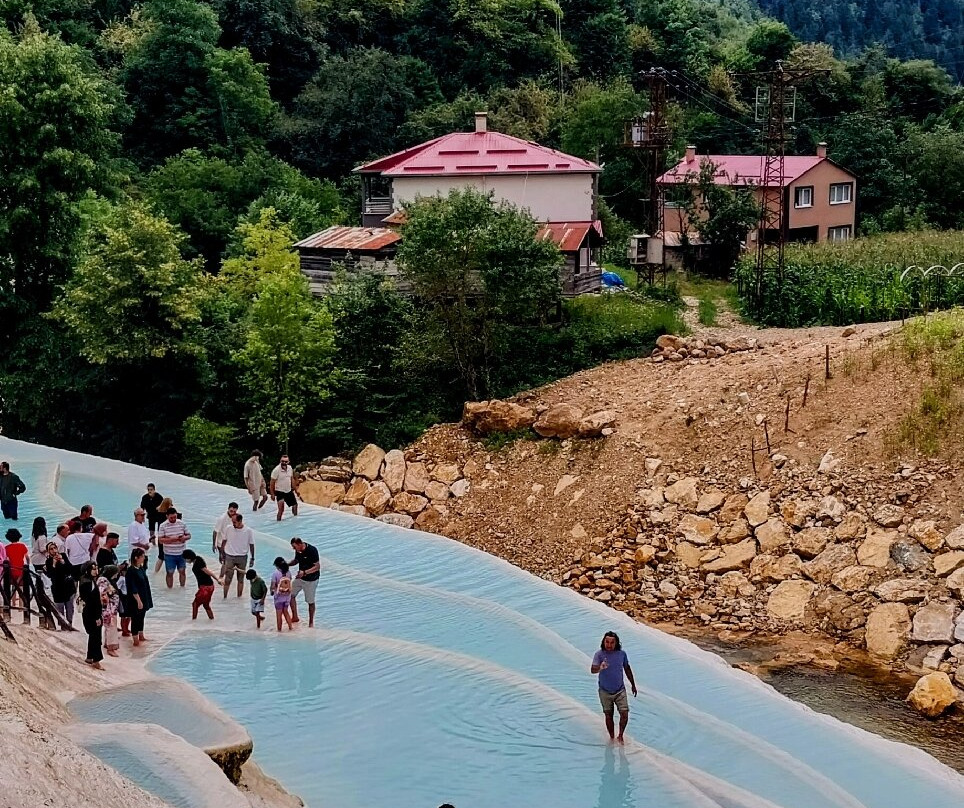 Mavigöl Kuzalan Falls景点图片