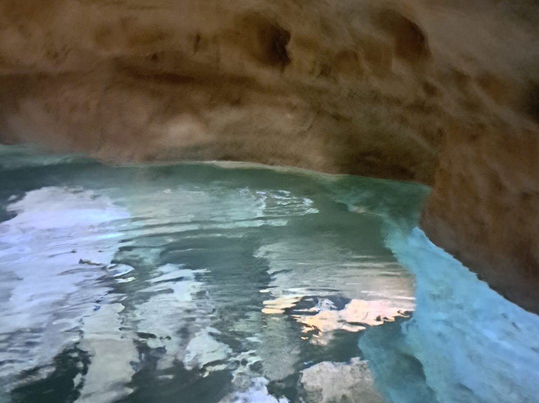 Lake Cave景点图片