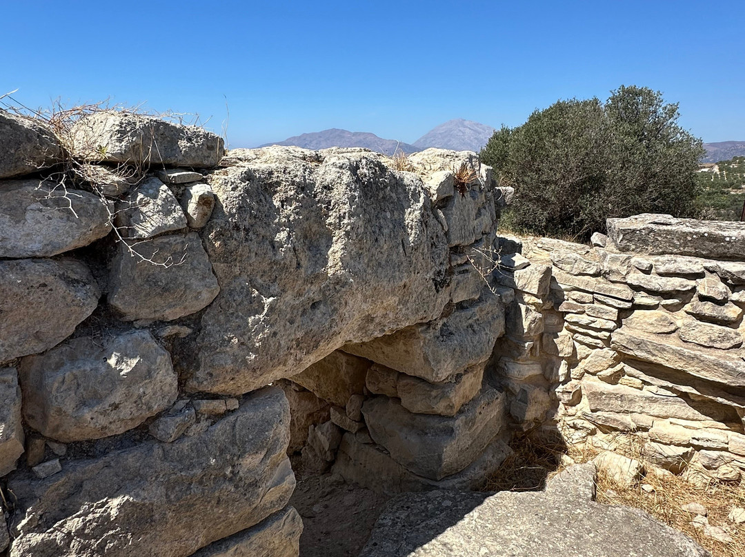 Tholos (Beehive) Tomb-Kamilari必去景点