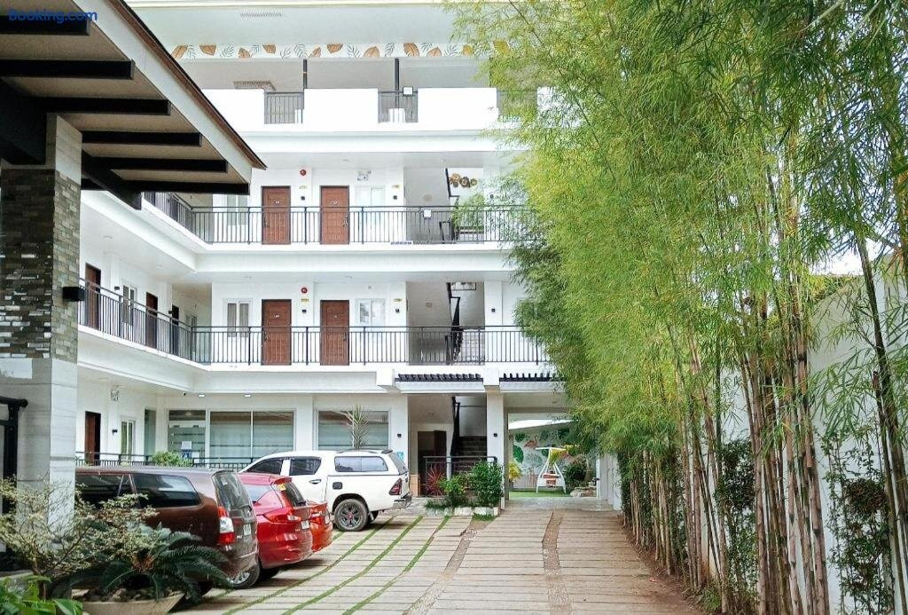 RedDoorz Plus @ Park-Lay Suites Kidapawan City