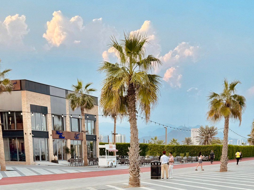 Umbrella Beach-富查伊拉必去景点