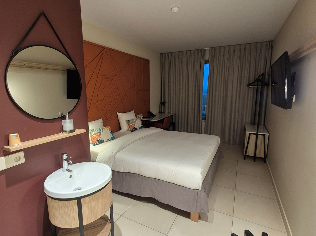 宜必思尚品马约特岛机场酒店主图