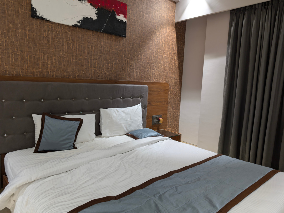 Alaukik Hotel Shirdi主图