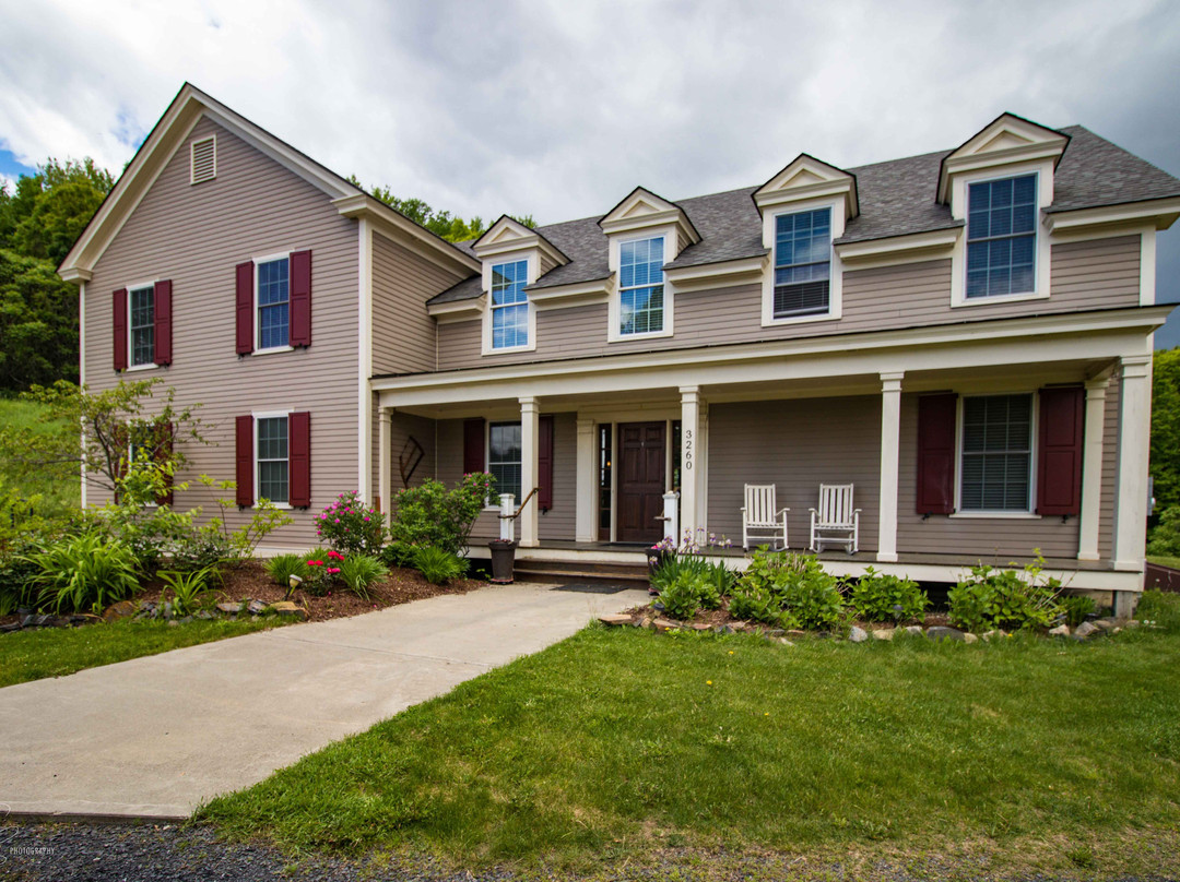 The Old Lantern Inn and Barn