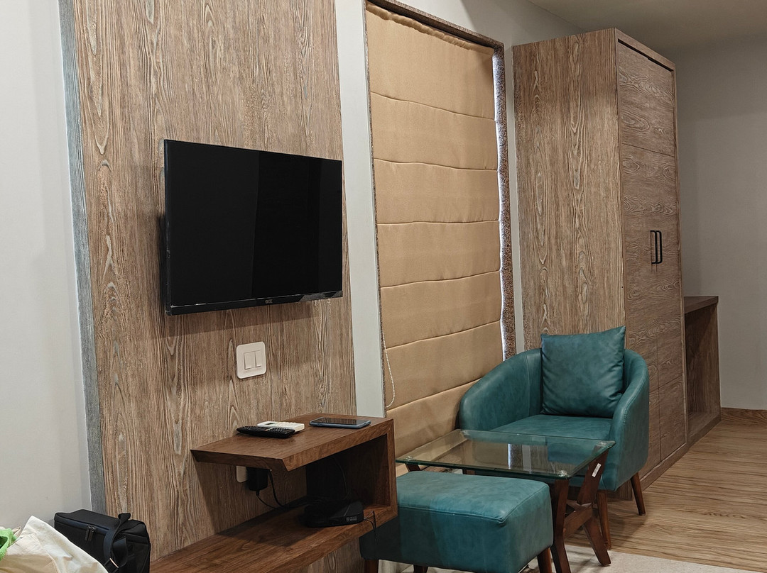 Hotel The Grand Ladhukara主图